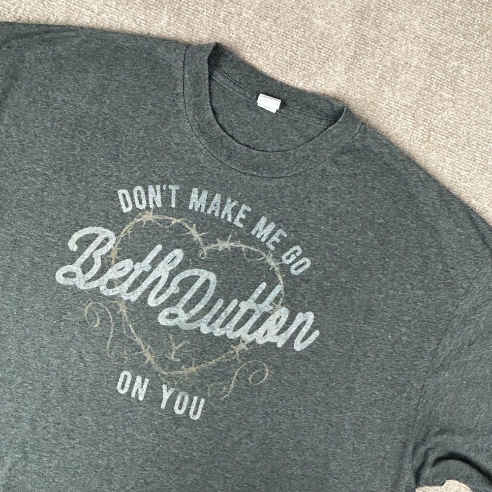 Yellowstone Beth Dutton Don't Make Me Go Barbwire Heart T-Shirt Mens 2XLT Gray